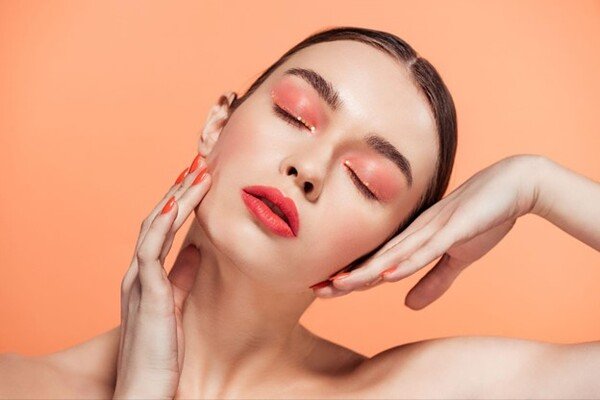 maquillaje coral