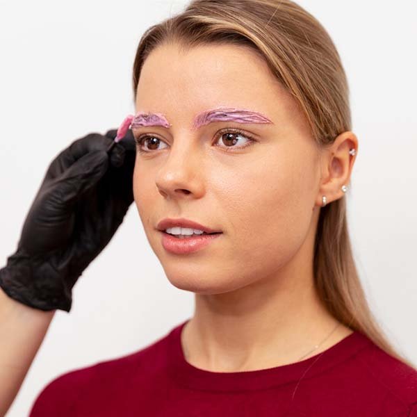 como teñir las cejas canosas