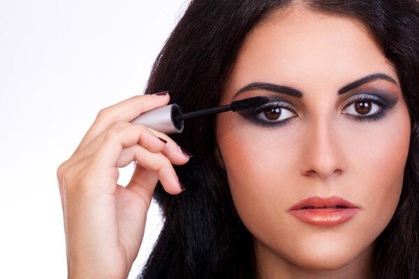 eyeliner ojos saltones