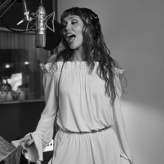 Maybelline Miley Cyrus New jingle song