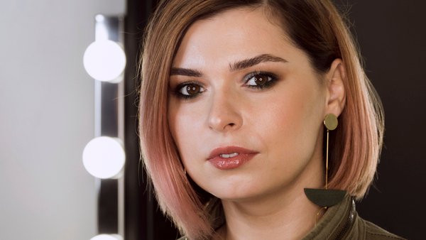 portrait lovely glamorous lady (1)