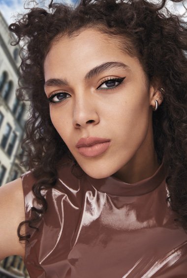 Maybelline New York Lasting Drama Liner Imagen 4