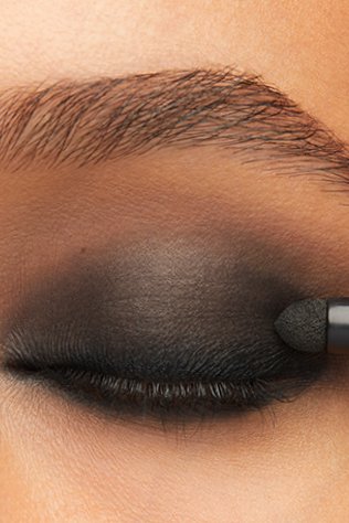 Application macro step2 Product Info Tattooliner smokey gel pencil