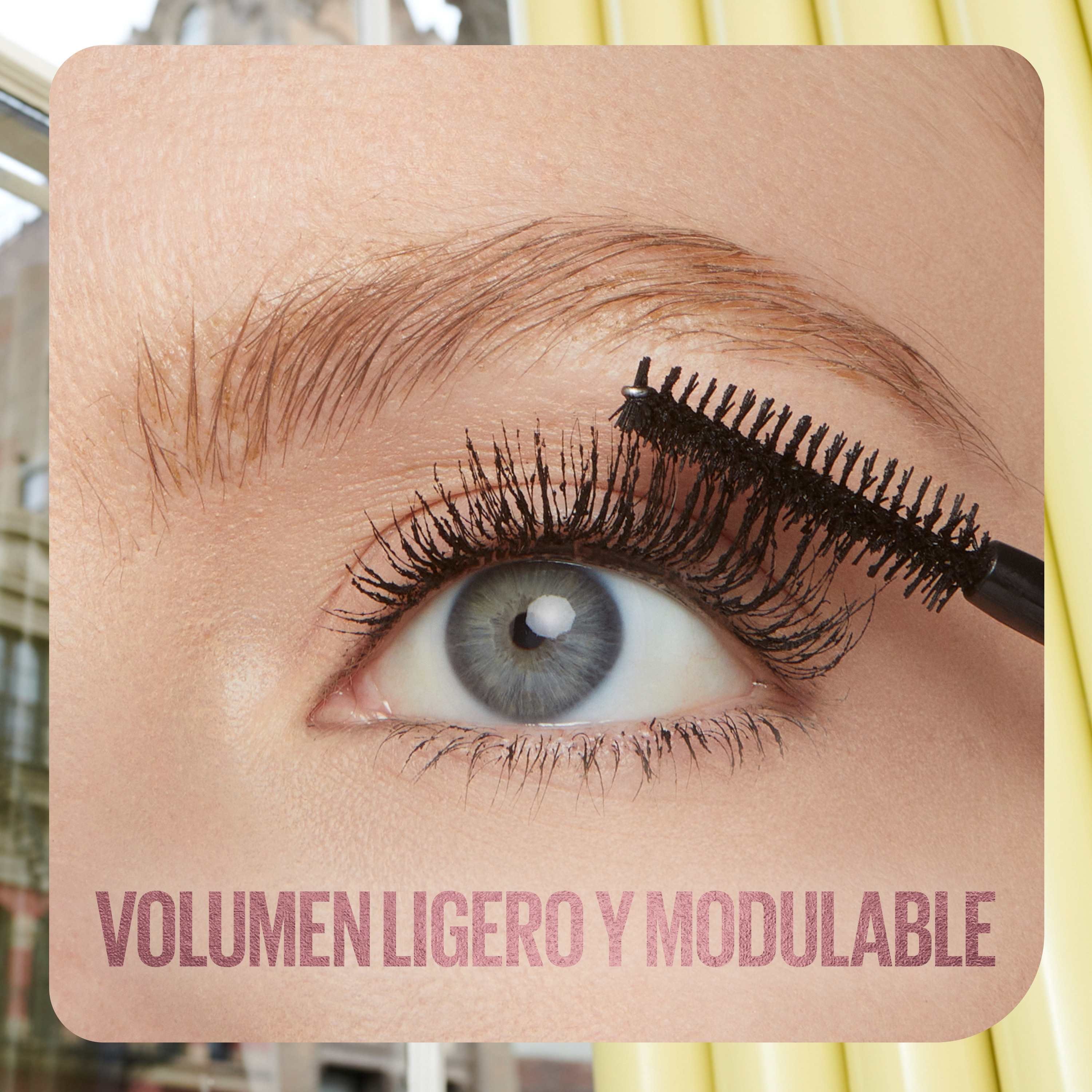MNY Eye Mascara Colossal Bubble ATF Application1 ESP
