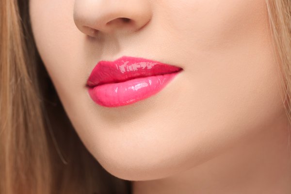 sensual red lips close up (1)