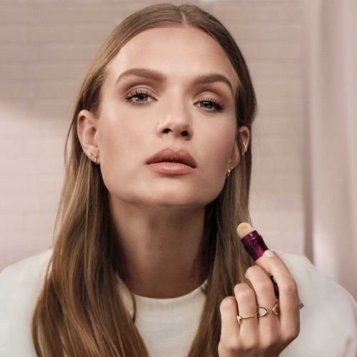 ¿Cara cansada? Estos trucos de maquillaje te ayudarán a disimularla | Maybelline New York