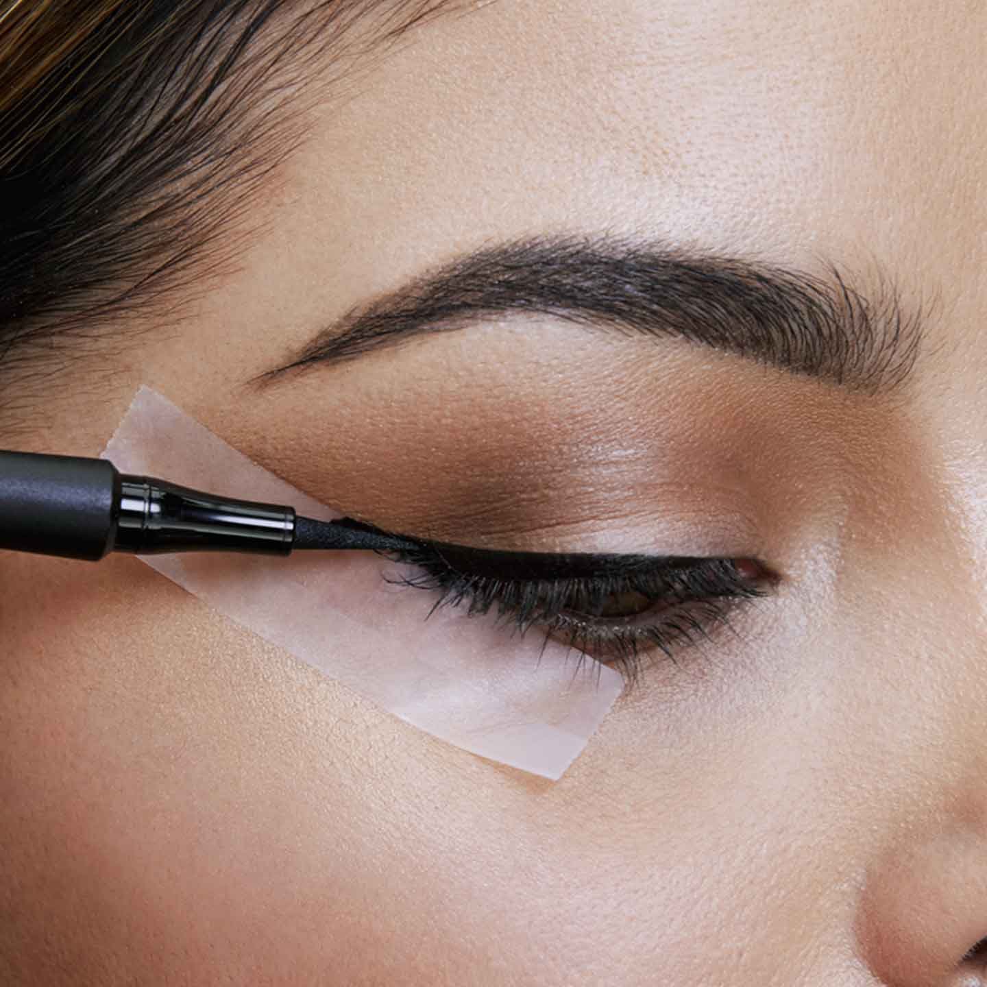 Como hacerse la raya del ojo con eyeliner 2 2