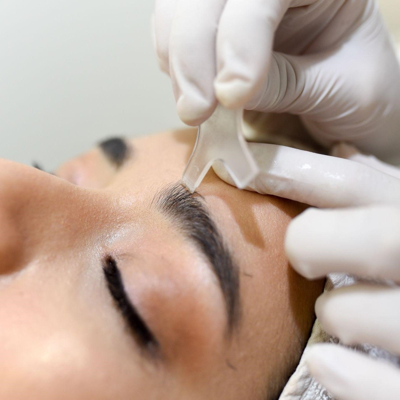 aprende a disenar y rellenar tus cejas square