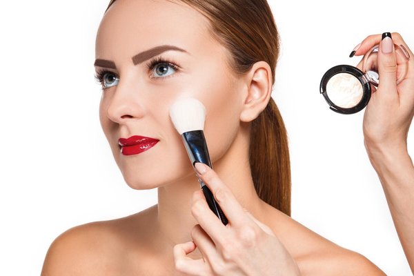 como aplicar colorete liquido