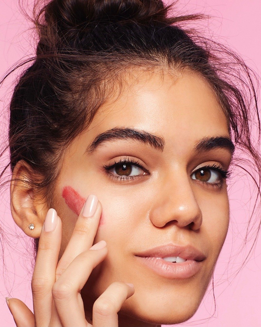 Cómo tapar manchas en la cara con maquillaje | Maybelline New York