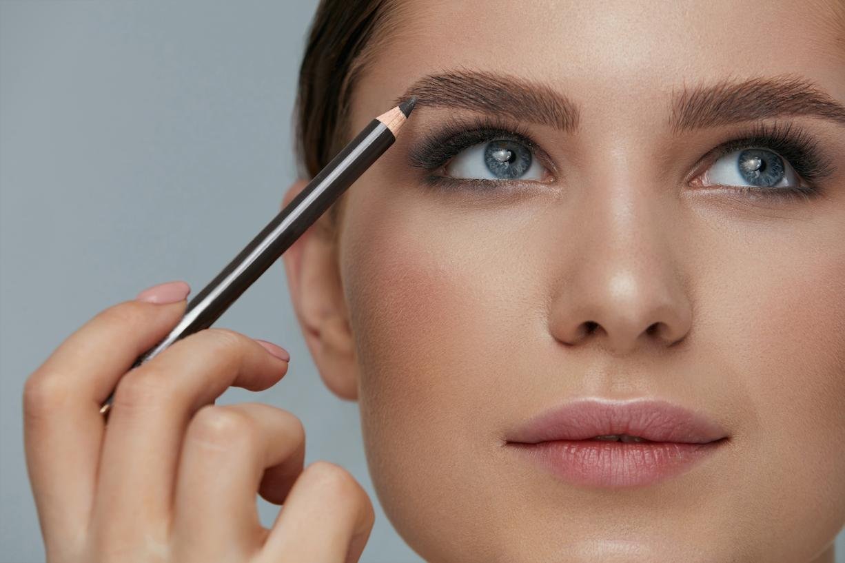 como fijar las cejas casero