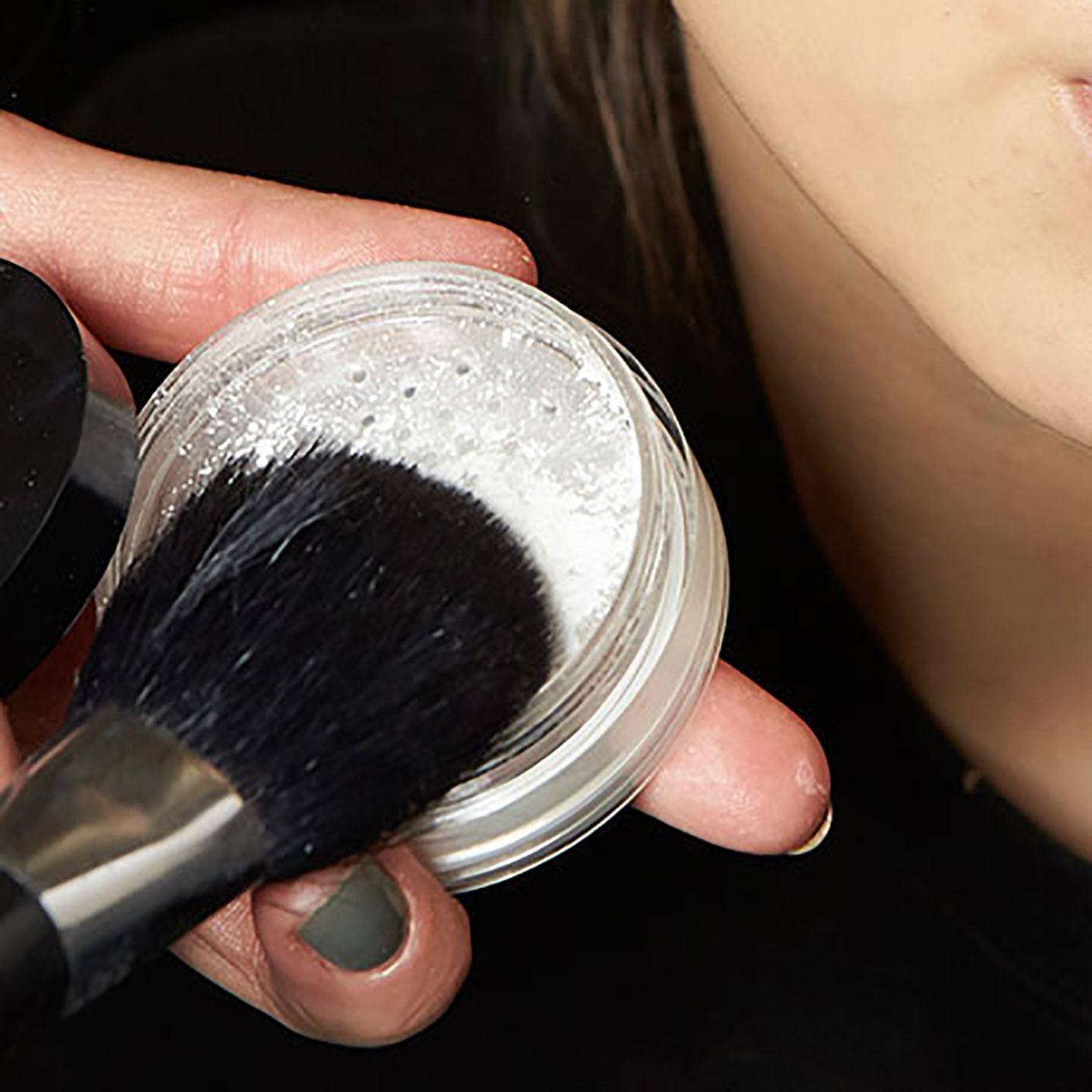 COMO LIMPIAR LAS BROCHAS DE MAQUILLAJE