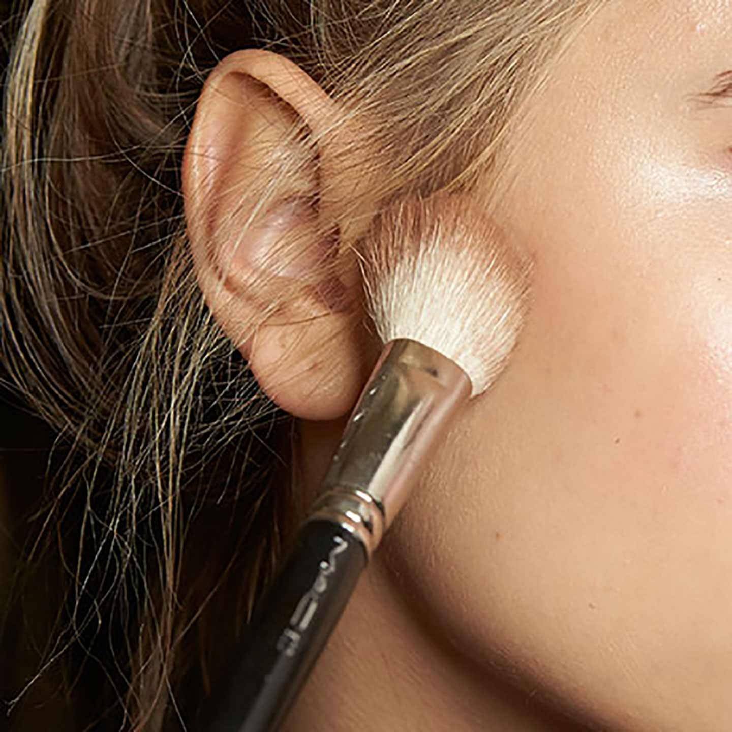 Cómo limpiar las brochas de maquillaje de forma correcta