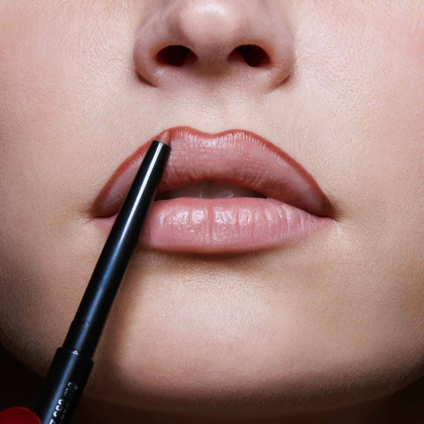 Maybelline Espana Los mejores trucos de maquillaje de labios con perfilador6