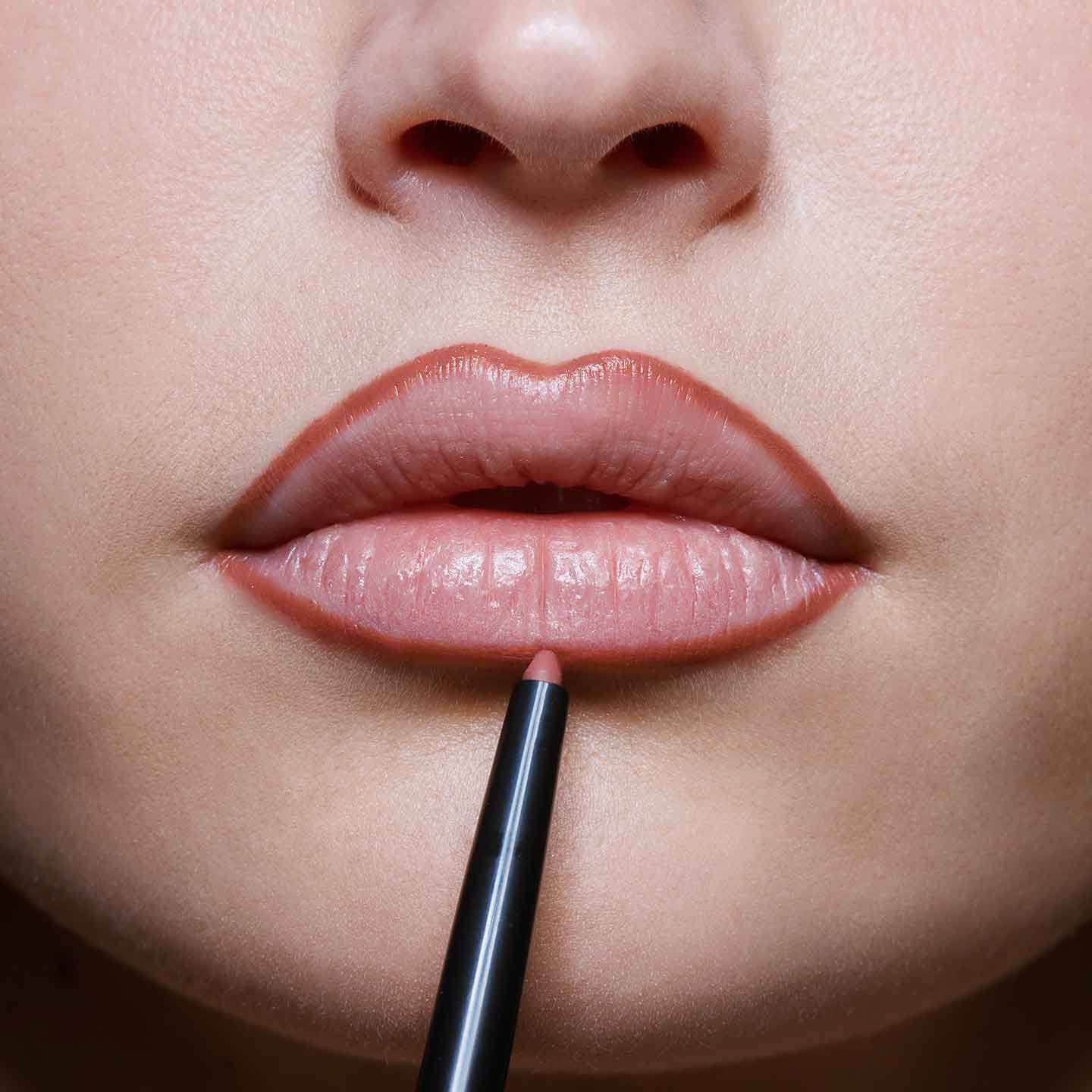 Maybelline Espana Los mejores trucos de maquillaje de labios con perfilador7