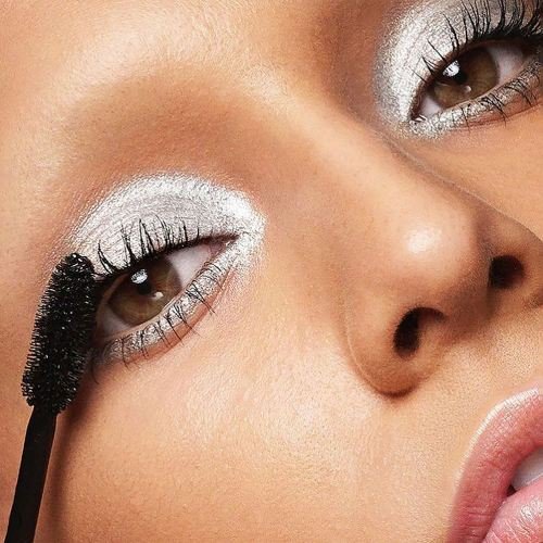 Eyeliner brillante para un look deslumbrante, ¿te atreves? | Maybelline