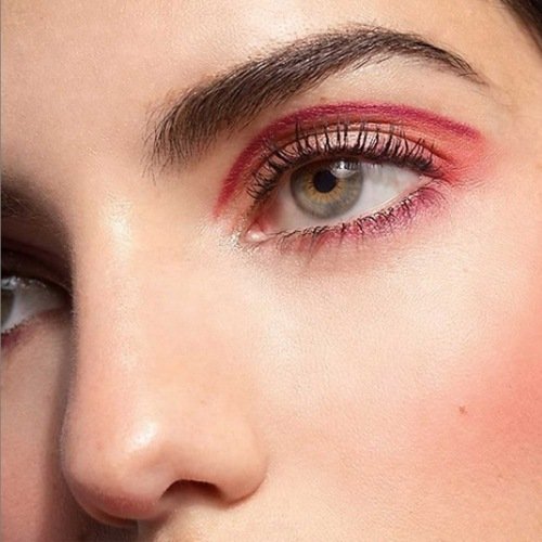 Eyeliner de colores: cómo llevar con éxito la tendencia del momento | Maybelline New York