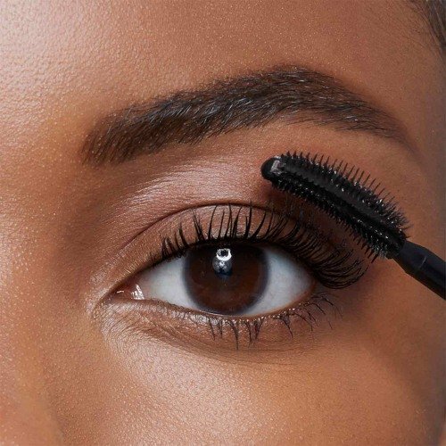 ¿Cómo aplicar la máscara de pestañas correctamente? | Maybelline