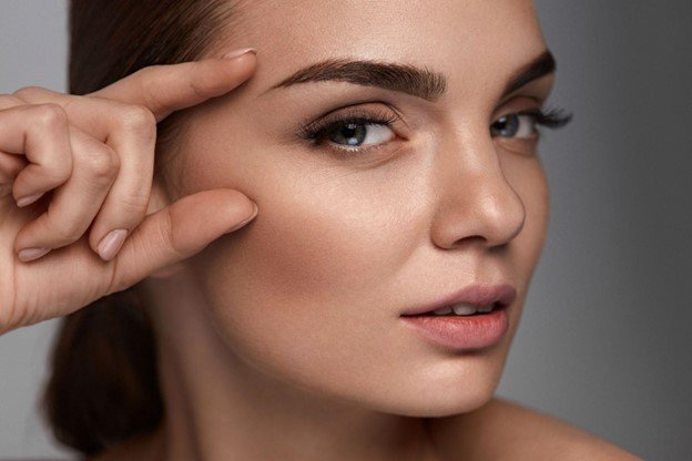 cejas asimetricas