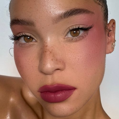 Cómo elegir el mejor maquillaje para vestido rosa| Maybelline New York