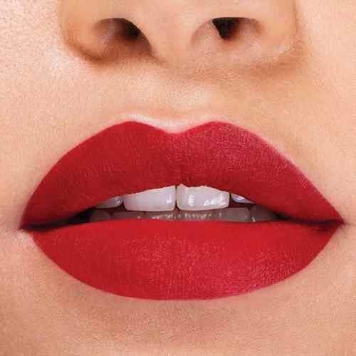 Descubre el mejor color de labios para morenas y cómo aplicarlo