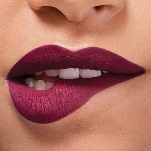 Descubre el mejor color de labios para morenas y cómo aplicarlo