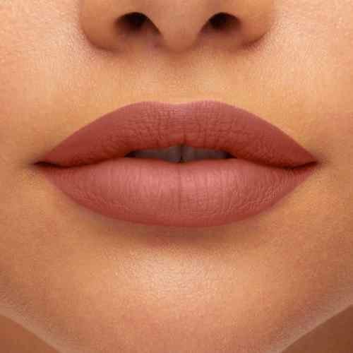 Descubre el mejor color de labios para morenas y cómo aplicarlo