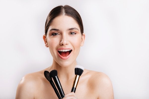 con que polvo se sella el maquillaje