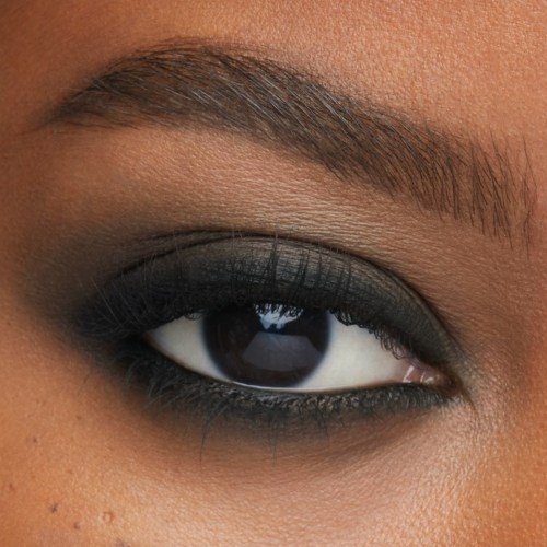 Mirada sensual con un maquillaje sleepy eyes | Maybelline New York