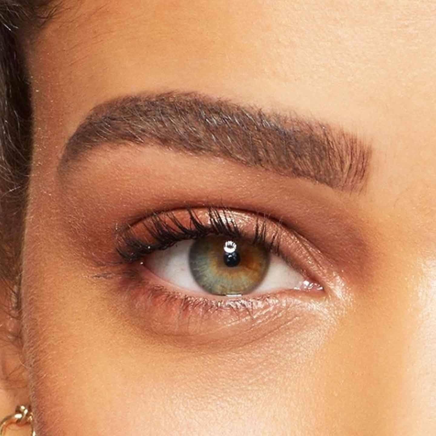 https://www.maybelline.es/-/media/project/loreal/brand-sites/mny/emea/iberic/tips-and-trends/face-makeup-tutorials/sombras-durante-el-dia-cuales-usar/sombras-de-ojos-durante-el-diacuales-usar_c1.jpg?rev=3bc7e3f584bc4d37b87f7ca11588ff98