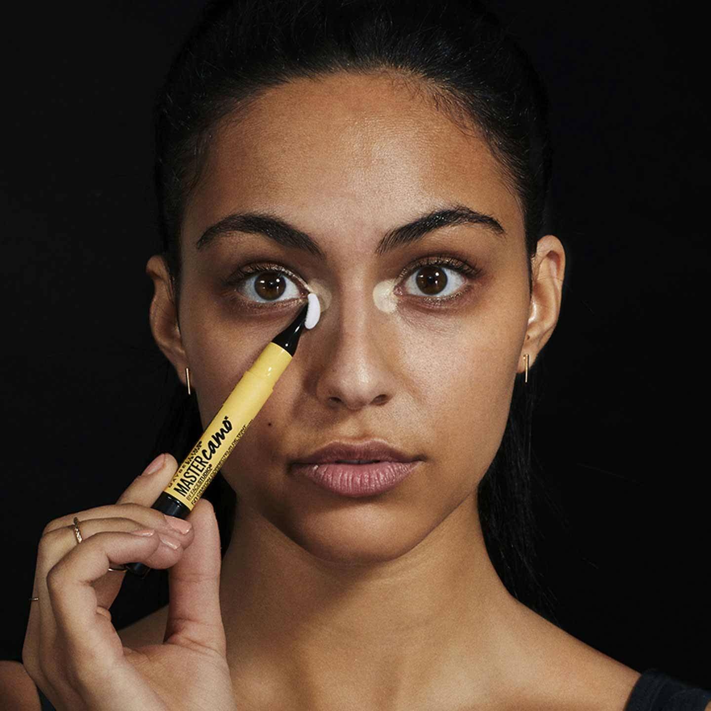completamente Sin valor Empleado Cómo delinear la línea de agua del ojo: ¡paso a paso! | Maybelline New York