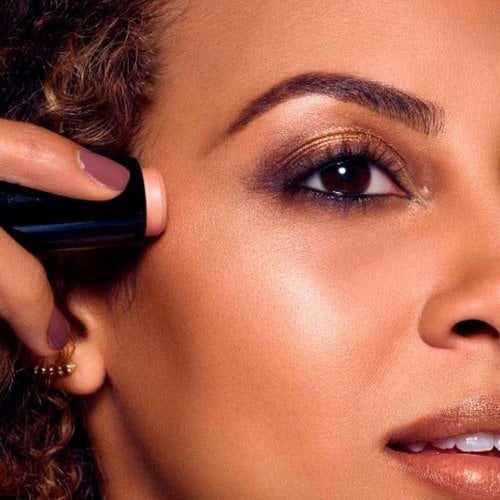 5 beneficios del iluminador en tu rostro | Maybelline New York 