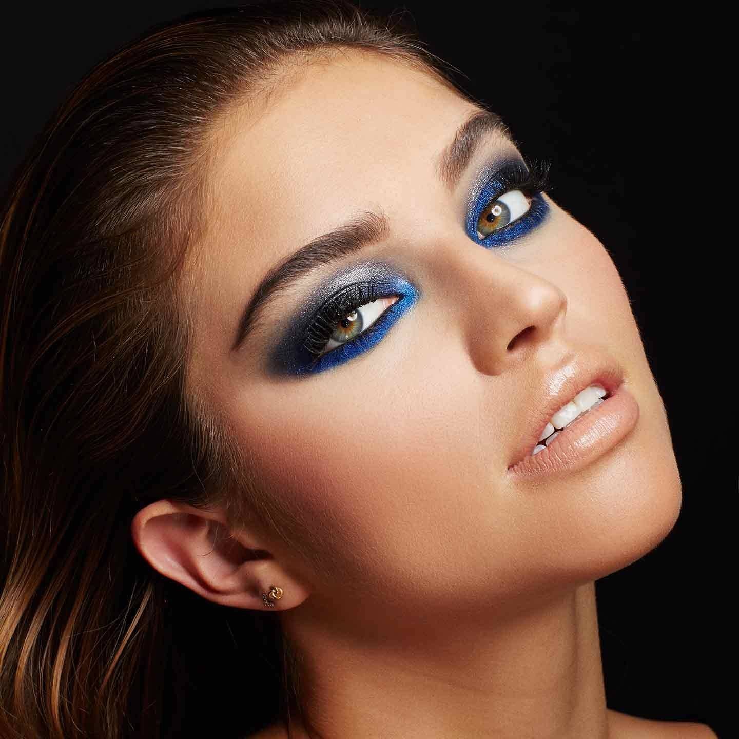 Look de maquillaje para vestido azul | Maybelline New York