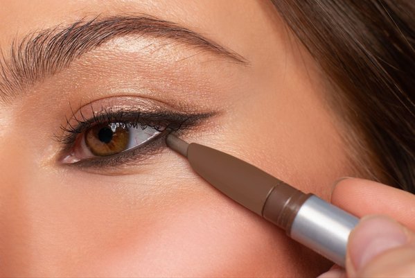 maquillaje marron para ojos