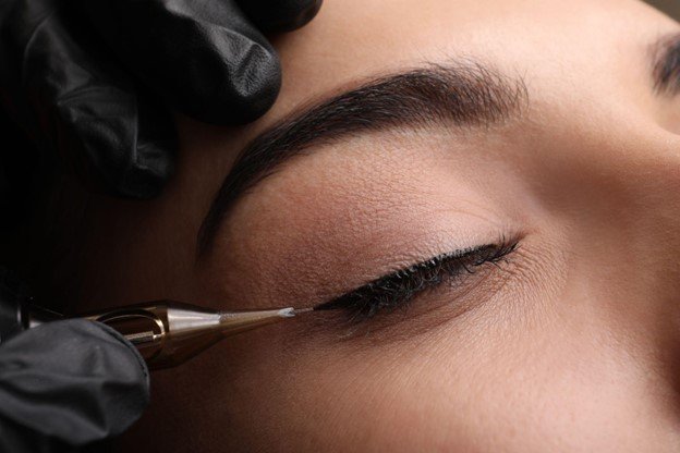 maquillaje con ojos negros 2