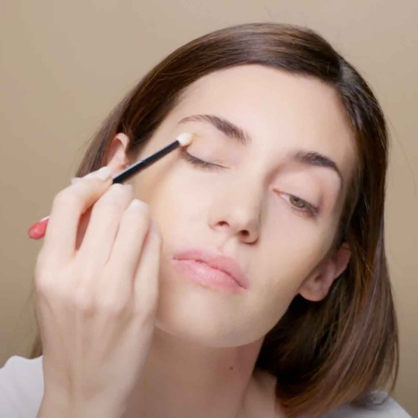 Tutorial de maquillaje de ojos sencillo a prueba de agua 3