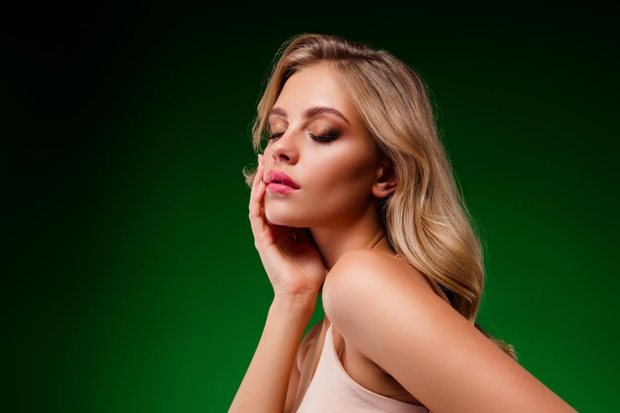 maquillaje para rubias ojos marrones