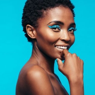 maquillaje azul ojos